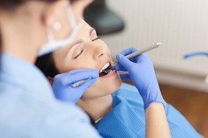 untersuchung beim zahnarzt
